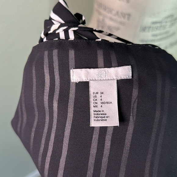 H&M Striped Black and White Top - Picture 5 of 6